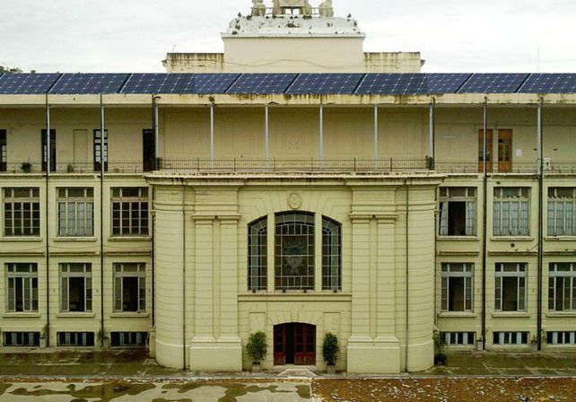 Instalarán generadores de energía fotovoltaica en la Casa de Gobierno