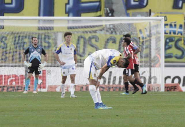Ángel Di María es la imagen del desconsuelo de Central en el Mario Alberto Kemepes.