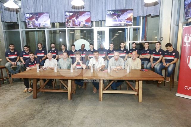 Unión presentó su plantel para la Liga Argentina Unión presentó su plantel para la Liga Argentina