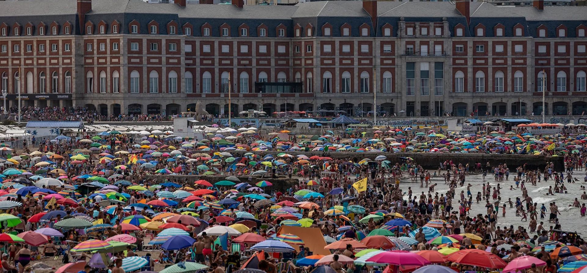 Miles de turistas eligieron Mar del Plata para el primer fin de semana del 2022