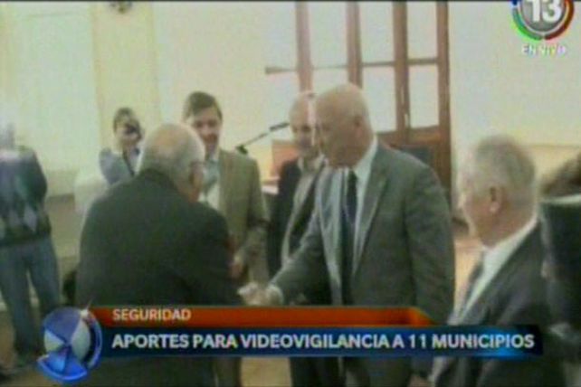 Inseguridad: Entregaron aportes para instalar cámaras de videovigilancia
