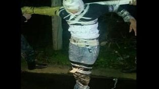 Remueven a la cúpula de la comisaría donde estuvo detenido el hombre crucificado