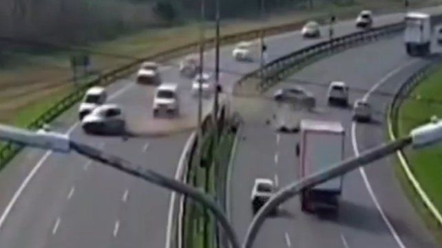 Lo chocó un conductor borracho, cruzó de carril con la moto y murió atropellado
