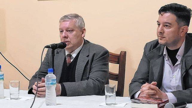 Alberto Hutschenreuter presentó su libro Paz y Guerra