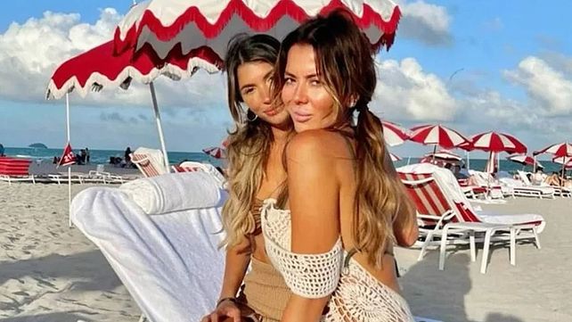 La modelo Karina Jelinek se casa con su novia Flor Parisé con una gran fiesta en un hotel de Tulum