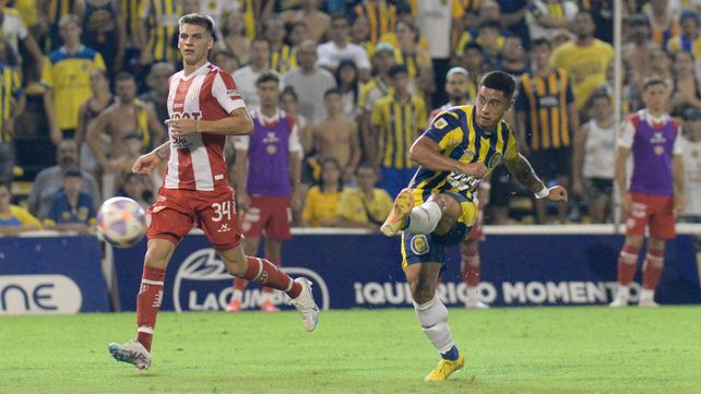 Lautaro Giaccone saca el zurdazo goleador frente a Unión y con ese gol el equipo de Russo pudo rescatar un empate.