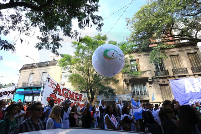 Partió desde Paraná, la columna de docentes del NEA en el marco de la Marcha Federal Educativa