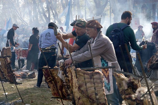 El concurso de asado a la estaca fue la gran estrella de la fiesta popular por el Día de la Bandera.&nbsp;
