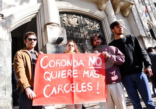 La protesta frente a los Tribunales santafesinos./ Mauricio Centurión.