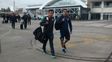 Gustavo Colman y Pablo Alvarez, a punto de abordar el avión que los llevará a Medellín.&nbsp;
