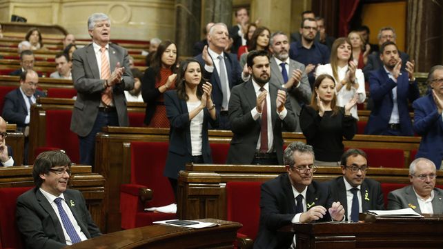El Parlamento aprobó la independencia de Cataluña y se encamina a ser república