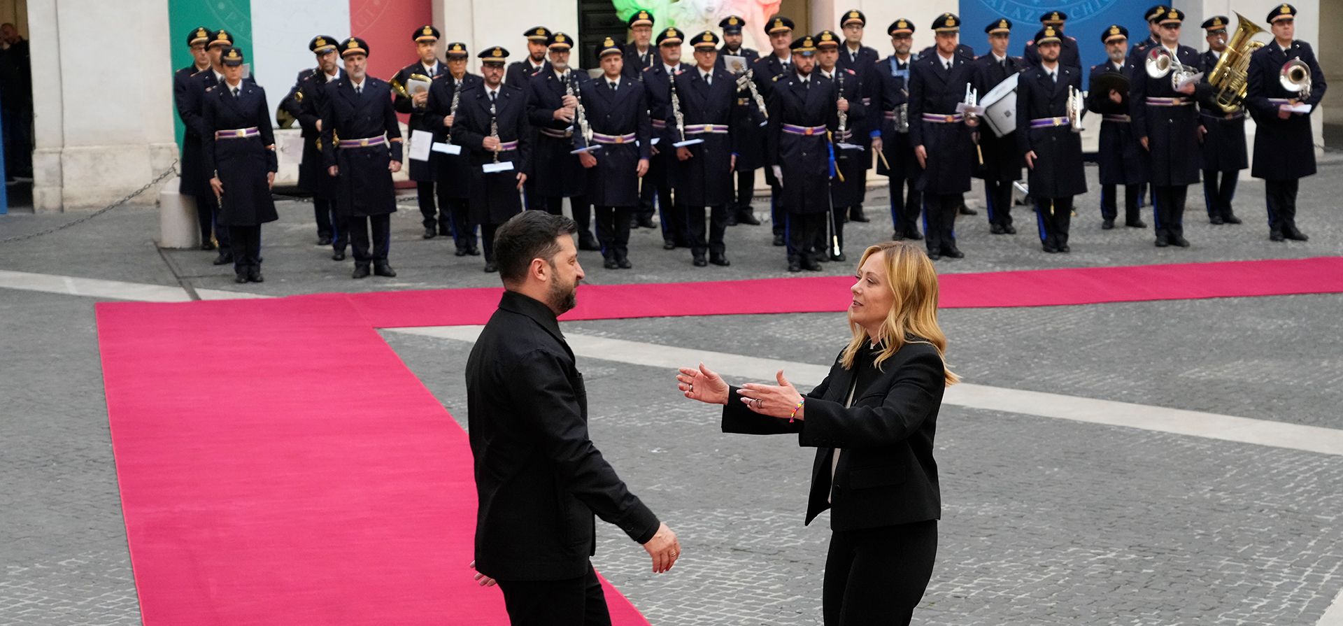 El presidente de Ucrania, Volodymyr Zelenskyy es recibido en el Palacio Chigi por la primera ministra italiana, Giorgia Meloni, el martes 9 de diciembre de 2025. (Foto AP/Gregorio Borgia) El presidente de Ucrania, Volodymyr Zelenskyy es recibido en el Palacio Chigi por la primera ministra italiana, Giorgia Meloni, el martes 9 de diciembre de 2025. (Foto AP/Gregorio Borgia)