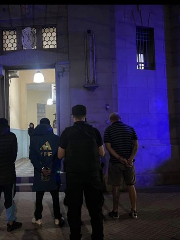 Noche de tiros y tensión en barrio San Lorenzo: cinco jóvenes fueron aprehendidos con una pistola y balas