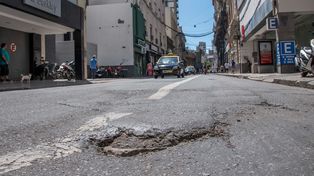 Santa Fe entre Sarmiento y Mitre, una zona difícil de transitar en vehículos.
