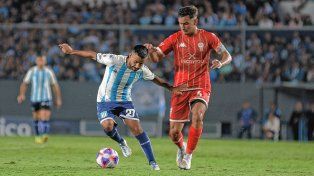 Racing se hizo fuerte en su cancha para vencer a Huracán.