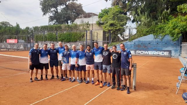 Equipos A y B del club Remeros Alberdi
