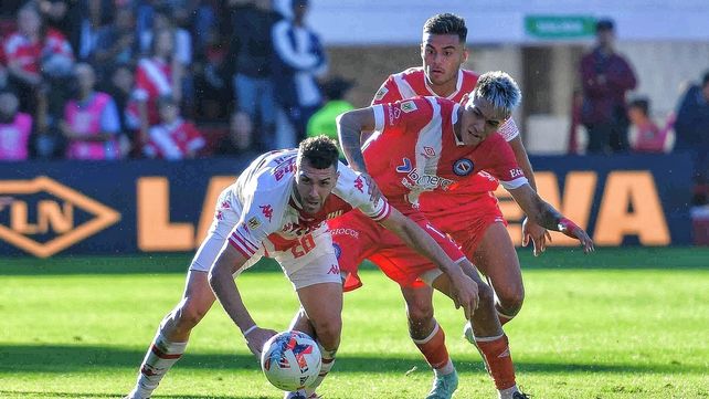 Unión y Leonel Bucca, cada vez más lejos de un acuerdo