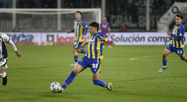 Alan Rodríguez lleva tres partidos como titular en Central. No tuvo una buena actuación el lunes por la noche en Córdoba.