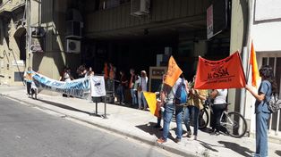 Fuerte reclamo de profesionales al Arte de Curar