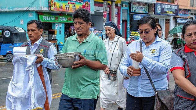 Comunidad. La hermana Sara Dalzotto comparte las actividades diarias de los habitantes del pueblo donde se encuentra misionando.