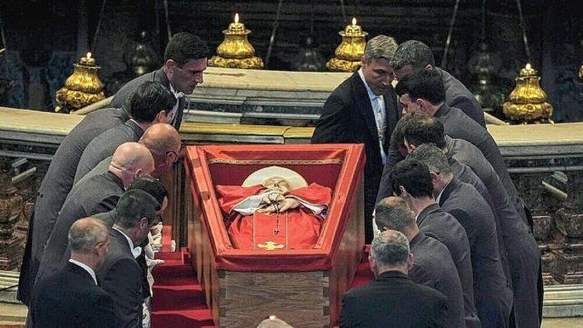 El sepelio del papa Francisco con su pompa fúnebre: austeridad, el último mensaje del pontífice