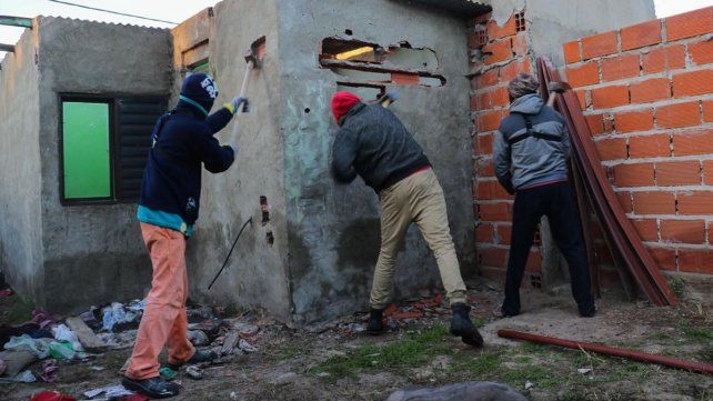 Con el derrumbe de tres búnkeres en Barranquitas comenzó el ataque a la venta minorista de drogas