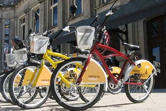 Reconocen a la persona que más utiliza el programa “Subite a la Bici”