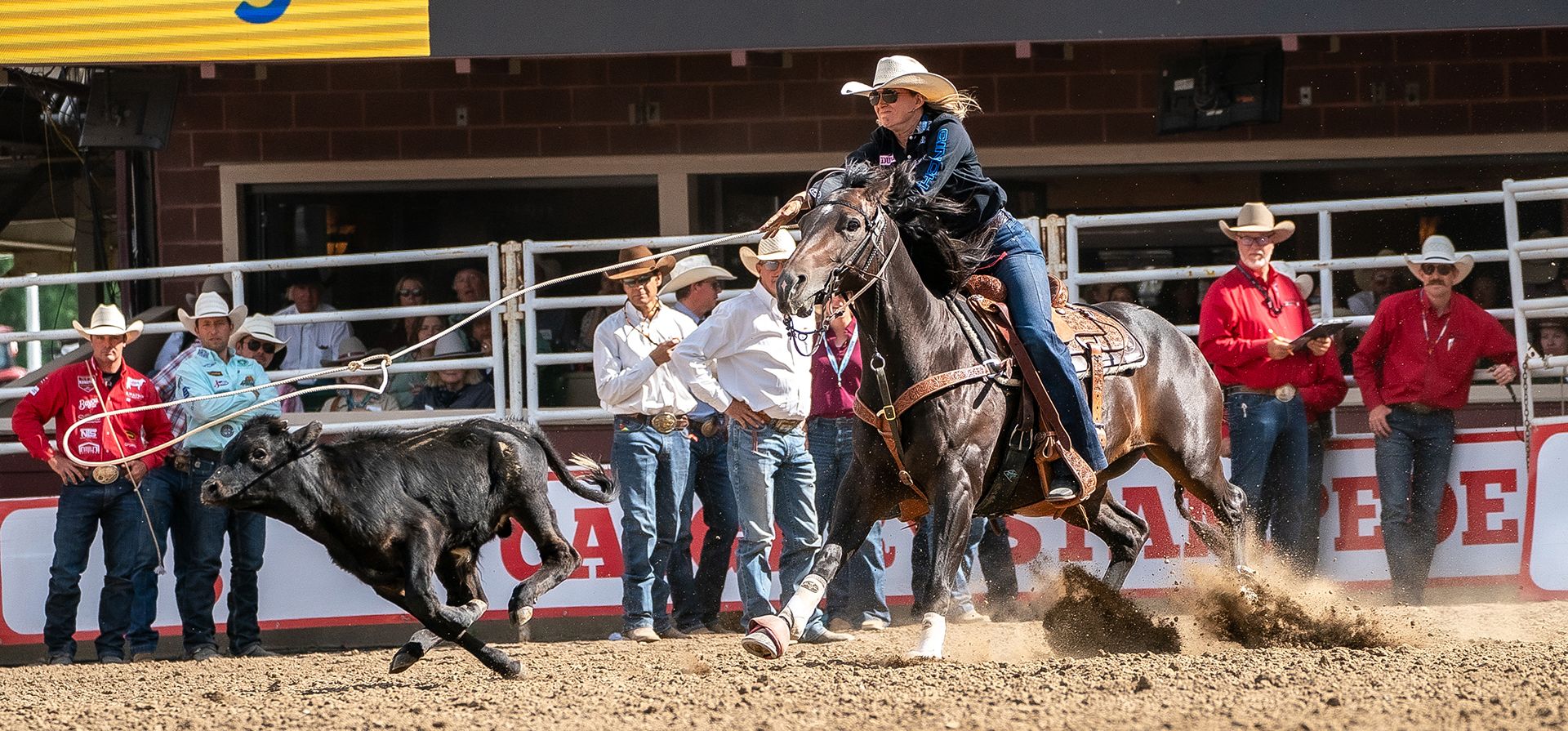 Cheyanne McCartney compite en la final de lazo rápido durante el Calgary Stampede 2026 el domingo 12 de julio de 2026 en Calgary, Alberta. (Foto de Amy Harris/Invision/AP) Cheyanne McCartney compite en la final de lazo rápido durante el Calgary Stampede 2026 el domingo 12 de julio de 2026 en Calgary, Alberta. (Foto de Amy Harris/Invision/AP)
