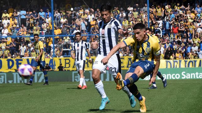 Lautaro Blanco saca el centro a la carrera