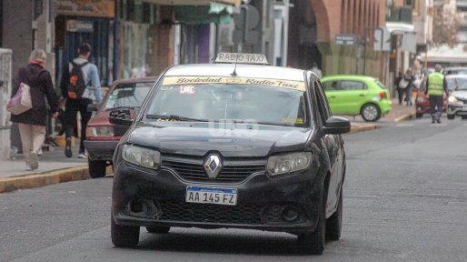 Taxis y remises, entre cuotas inaccesibles para renovar sus flotas y una competencia desigual: denuncian más de 1.000 vehículos de apps sin habilitación
