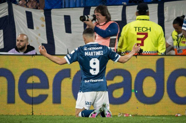 Maravilla Martínez marcó el tanto para Racing.