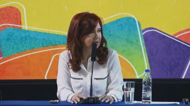 Ante una multitud, Cristina Kirchner presentó Sinceramente en la Feria del Libro