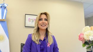 La primera dama súper relax: Fabiola Yánez se animó al jean y las zapatillas