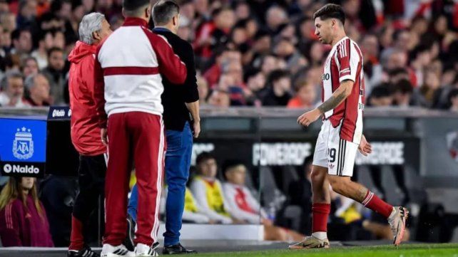 Gonzalo Montiel se retiró lesionado del partido ante Argentinos Juniors.