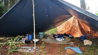 Hallan a peones en condiciones inhumanas en un campo misionero