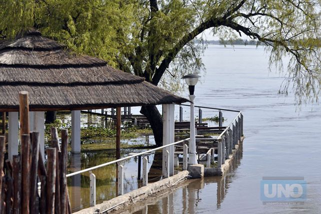 La crecida del río afectó a algunos clubes de la costanera de Paraná