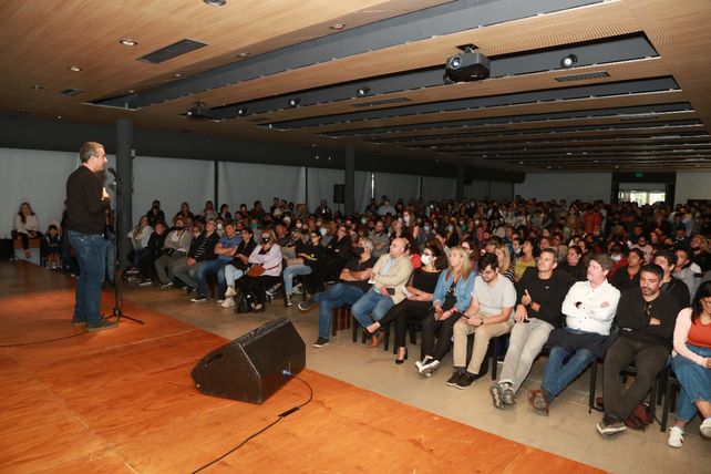 El intendente Pablo Javkin cerró el plenario de Arriba Rosario.
