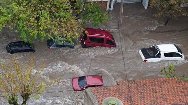 Bahía Blanca: al menos 12 fallecidos y más de 1.000 evacuados tras el feroz temporal