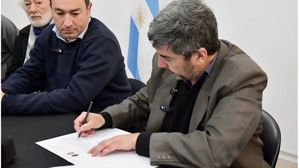 Villaguay: se firmó el decreto que adjudica la intalacion de la planta asfáltica