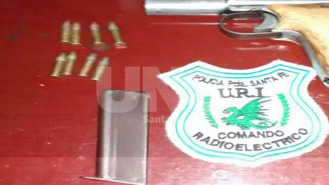 Detuvieron a un hombre armado que intentó eludir un control policial en San Pantaleón