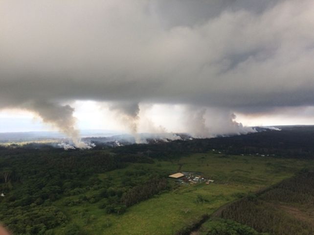 amenaza. El volcán cubrió el cielo con sus cenizas ardientes.