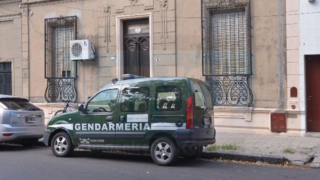 Desde tempranas horas de este jueves personal de Gendarmería ingresó a la vivienda de calle Feliciano
