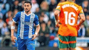 Facundo Garcés, exjugador de Colón, mantuvo la categoría con Alavés en España.
