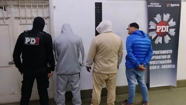 Los tres aprehendidos por la PDI luego de los allanamientos por venta de drogas en barrio 7 de Septiembre.