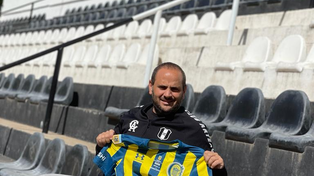 Gabriel Vignatti, presidente del Club Arteaga con sus dos amores.