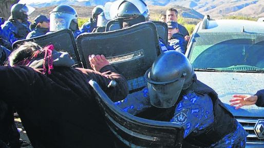 Mapuches protestan por represión de gendarmes