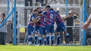 La reserva de Unión aplastó a Racing de visitante y quedó a tiro de la cima