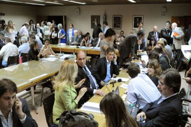 El oficialismo sacó dictamen favorable para limitar la propiedad extranjera de las tierras
