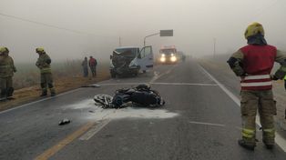 El grave siniestro vial se registró en la ruta nacional 33, a la altura del kilómetro 782, entre las localidades de Pérez y Zavalla.