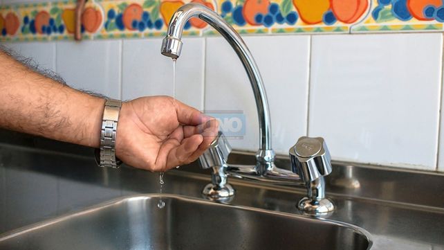 Paraná: restringen el servicio de agua potable por reparación de cañería